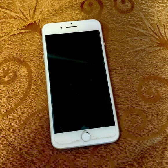 iphone 7+ nothing wrong with it its unlocked to any carrier